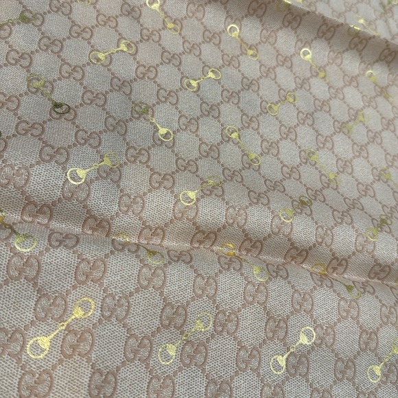 NEW AUTHENTIC GUCCI -GG PRINT WITH HORSEBIT SILK CARRÉ - Picture 13 of 17